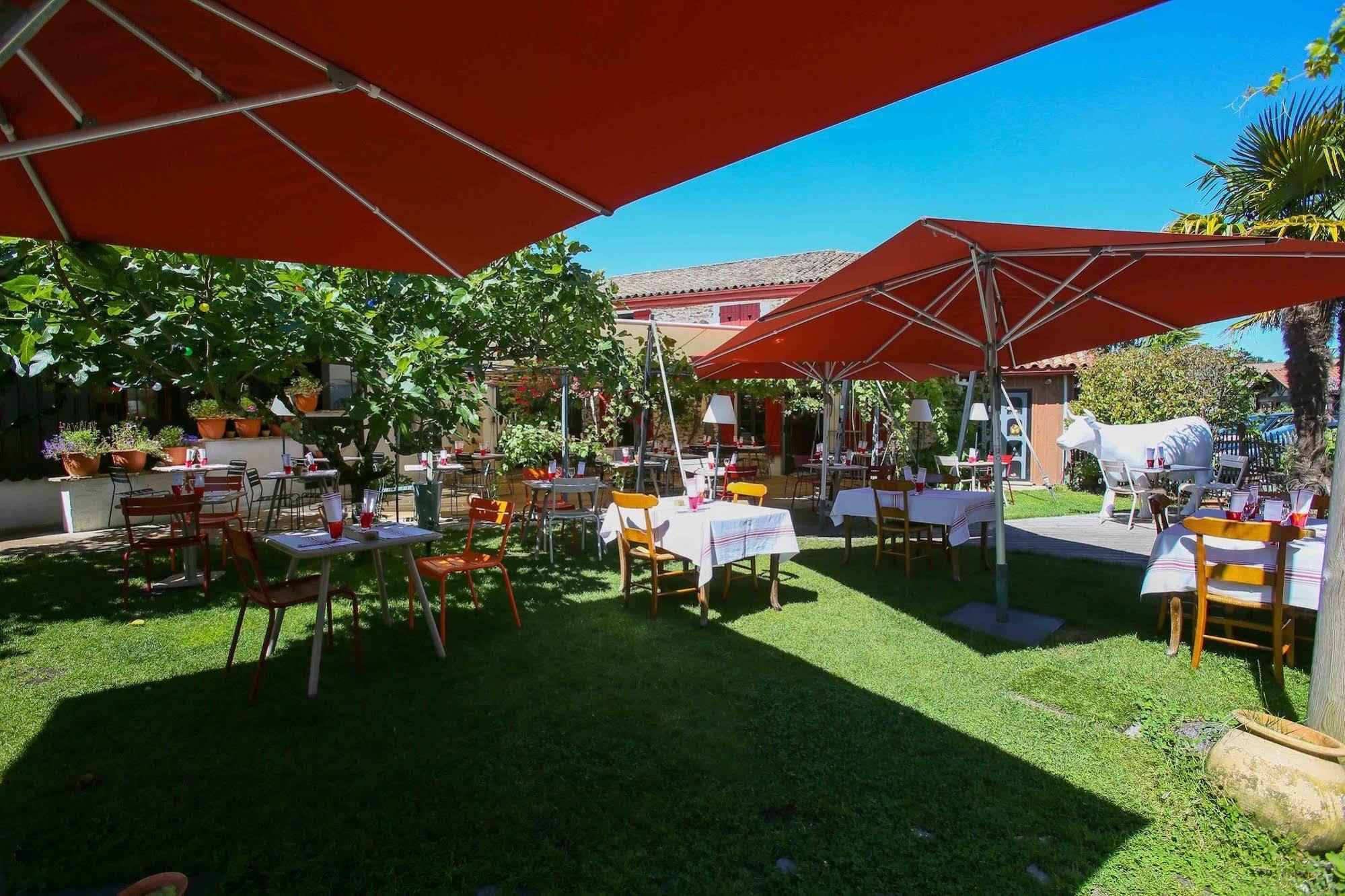 Hotel-Restaurant Le Resinier Le Barp Bagian luar foto