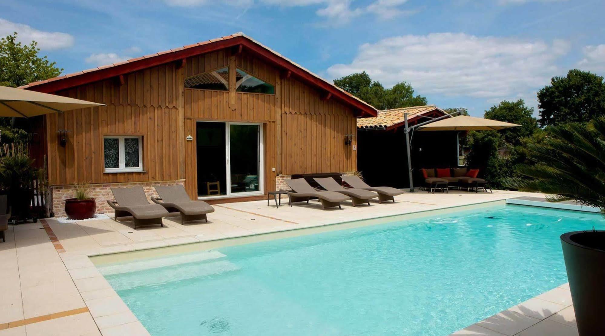 Hotel-Restaurant Le Resinier Le Barp Bagian luar foto